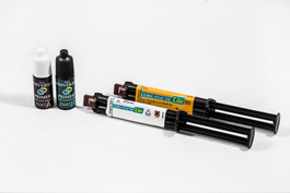 Core-Flo DC LITE Kit (набор) - культевой композит двойного отверждения низкой вязкости:

2 сдвоенных шпр по 8 г (Opaque White, Natural/A1)
Универсальный праймер/адгезив двойного отверждения Universal Primer Parts A&amp;B (2 бут. по 6 мл)
