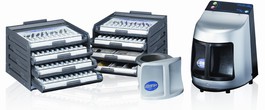 TESCERA ATL MASTER KIT - печь полимеризационная для изготовления непрямых реставраций с принадлежностями (полный комплект):

1 процессор ATL,
1 световая чаша,
1 тепловая чаша,
1 мешочек со светоотражающими бусинами,
трансформатор,
органайзер в комплектации:
Dentin - Низкоусадочный гибридный композит (16 шприцов по 2,5 гр каждый цвета: A1, A2, A3, A3.5, A4, B1, B2, B3, B4, C1, C2, C3, C4, D2, D3, D4);
Body - Микрофильный композит (19 шприцов по 2,5 гр цвета: A1, A2, A3, A3.5, A4, B1, B2, B3, B4, C1, C2, C3, C4, D2, D3, D4, BLEACH1, BLEACH2, BLEACH3);
Incisal - Полупрозрачный микрофильный композит для режущего края (9 шприцов по 2,5 гр цвета: синий, прозрачный, иней, серый, розовый, суперполупрозрачный,желтый, нейтральный, белый);
Characterization TINT - Текучий композит для прорисовки мелких деталей и характерных пятен (9 шприцов по 0,5 гр цвета: темно-красный, белый, оранжевый, желтый, розовый, синий, серый,охра, фиолетовый);
Chroma Modifier - Микрофильный композит для усиления оттенка (шприц 2,5 гр цвет A);
Tescera Flo - Текучий композит (5 шприцов по 1,5 гр цвета A2, A2 опаковый, розовый, оранжевый, полупрозрачный);
Die Separator - Изолятор (10 гр);
Rubber Separator - Резиновый сепаратор (10 гр);
Opaquer/Sculpting Resin - Моделировочная смола (6 мл);
Polishing paste - Полировочная паста (3 гр);
Glazing Resin - Глазирующая смола (14 гр);
Oxygen Scavenger Capsules - Капсулы для поглощения кислорода (100 шт);
One-Step Plus - Универсальный адгезив (6 мл);
Tescera U-Beam 3mm Starter KIT - стартовый набор армирующих стекловолоконных балок: Tescera U-Beam 3x100 мм - армирующая стекловолоконная балка для микропротезирования, Tescera Rod 1,4x100 мм - армирующая стекловолоконная балка для микропротезирования, Tescera Bundle 12,5х100 мм - усилитель для мостовидных протезов в виде отдельных волокон (пучок);
Tescera U-Beam 4mm Starter Kit - стартовый набор армирующих стекловолоконных балок: Tescera U-Beam 4x100 мм - армирующая стекловолоконная балка для микропротезирования, Tescera Rod 2,2x100 мм - армирующая стекловолоконная балка для микропротезирования, Tescera Reinf. Bundle 12,5х100 мм - усилитель для мостовидных протезов в виде отдельных волокон (пучок);
9,5% Porcelain Etchant - Протравка для фарфора (шприц 5 гр);
Jar Opaquer powder Shade Light Opaque - агент для маркировки металла светлый (10 гр);
аксессуары
